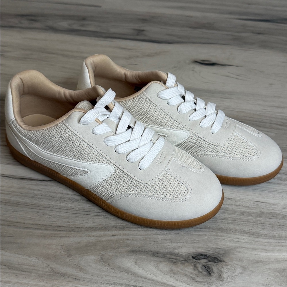 NWOT Dolce Vita Beige Casual Sneakers with White Laces Siz 8.5 Womens - Picture 9 of 16